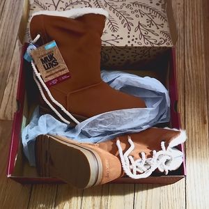 Muk Luks Rodeo Boots, Size Women's 7, Color: Cognac/Brown